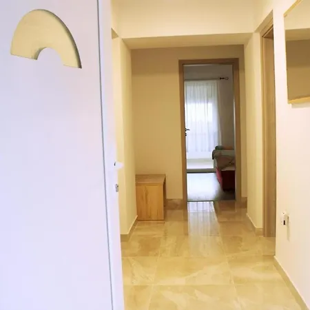 Velenik 2 - Two Bedrooms * ロヴィニ